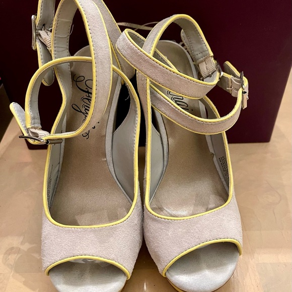 Fergie Heels - Picture 3 of 9